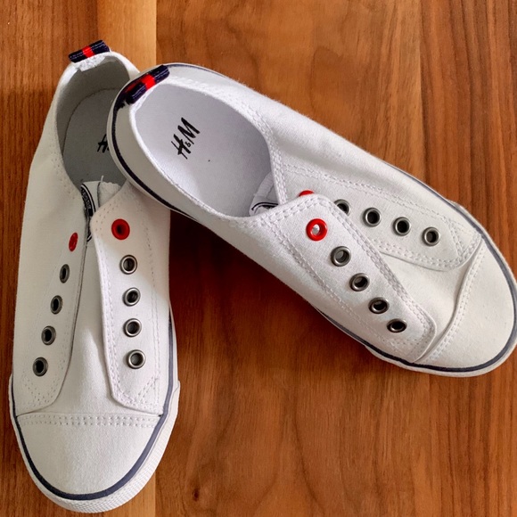 H&M White Canvas‎ Slip On Sneakers Shoes Minimalist Classic - Picture 1 of 4